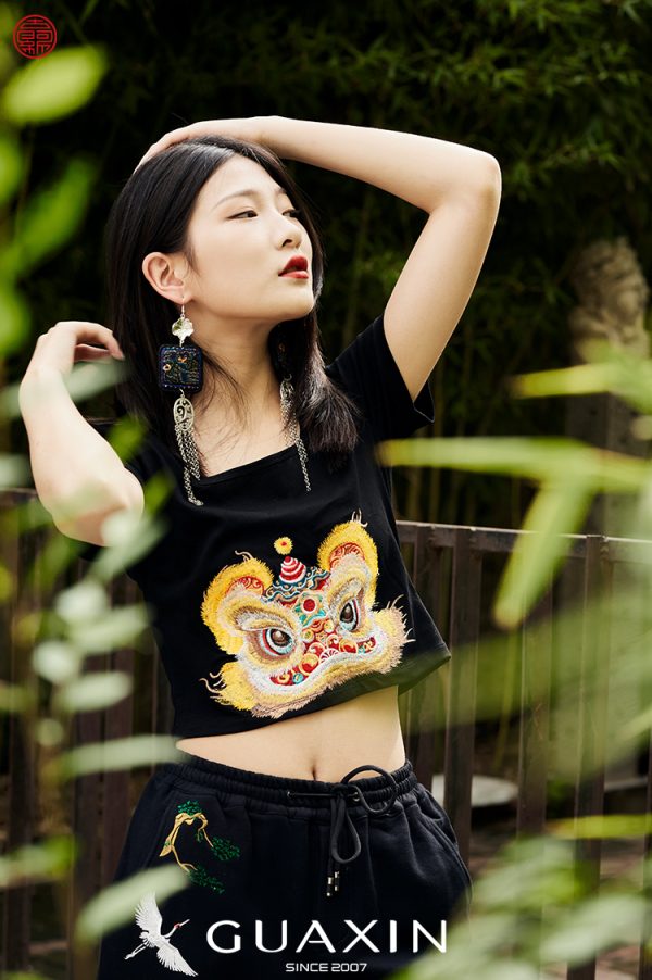 Lion Awakening Embroidered Women's Vest - Image 3