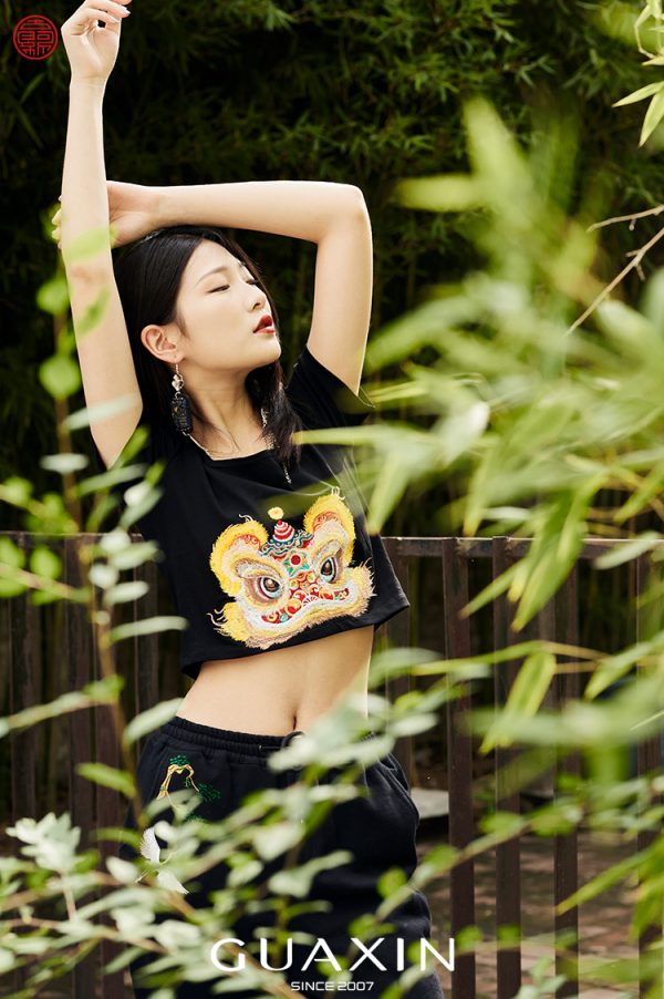 Lion Awakening Embroidered Women's Vest - Image 2