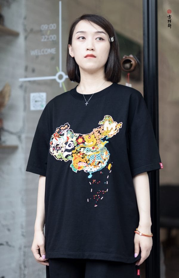 Chinese map embroidery T shirt - Image 3