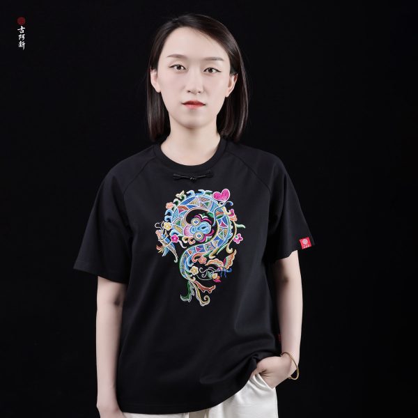 Miao embroidery dragon T shirt - Image 4
